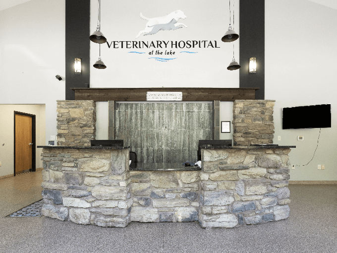 About Veterinary Hospital About Veterinary Hospital<br />
at the Lake
